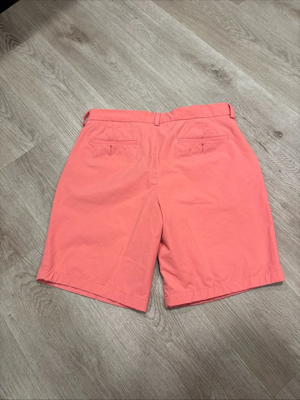 Vineyard Vines On-The-Go Shorts Mens Sz. 33 Salmon Performance Casual Golf Chino